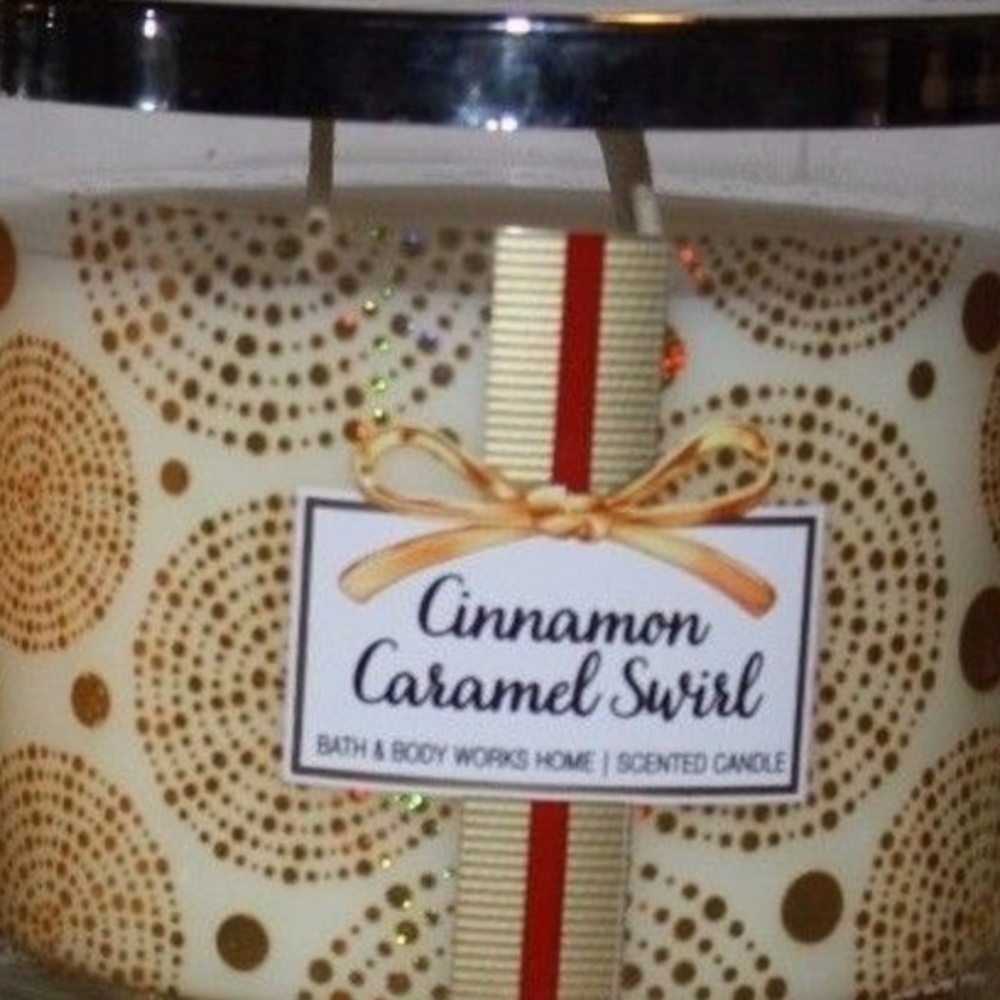 Bath Body works 3 wick cancle Cinnamon Caramel